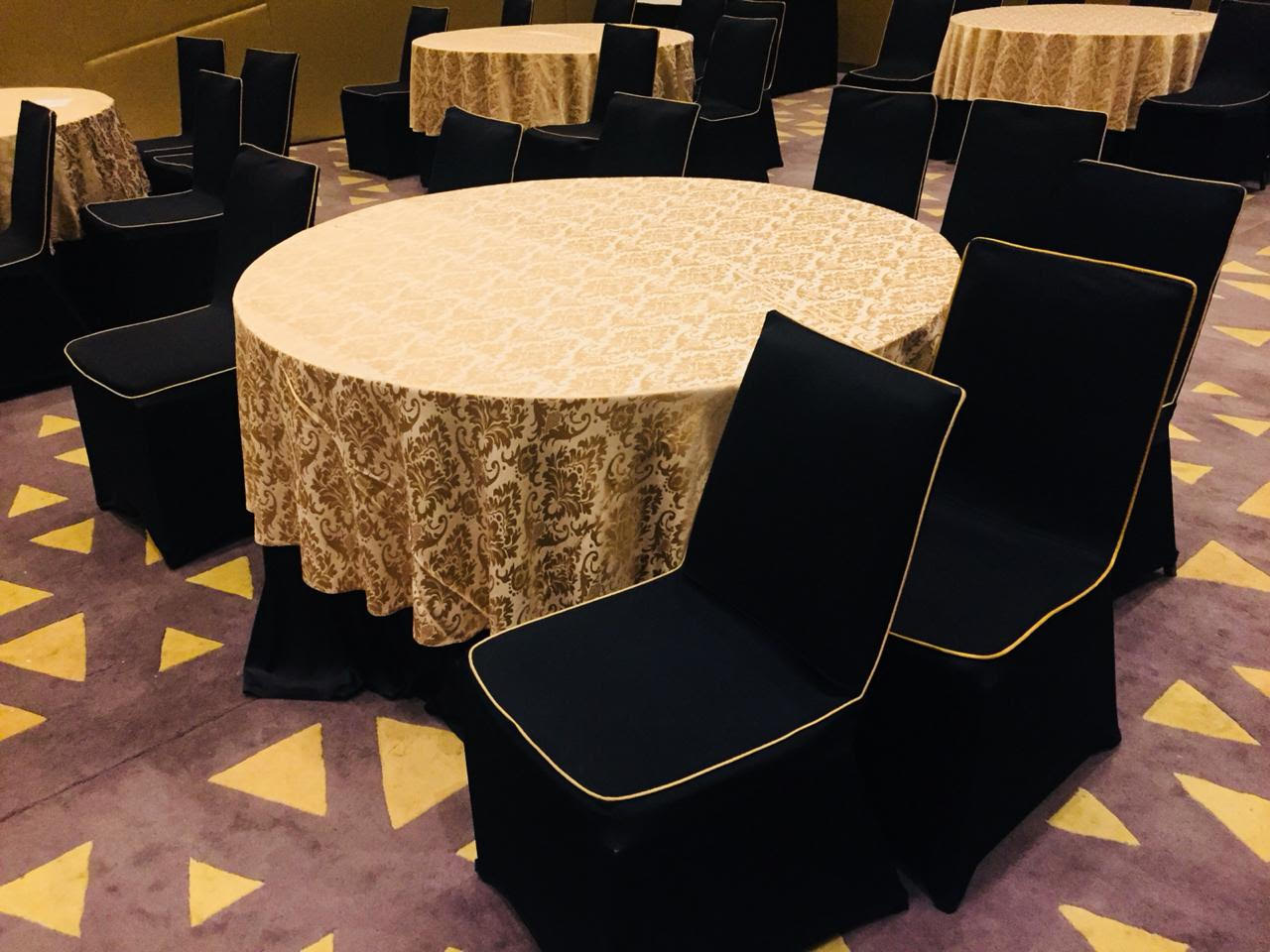 Round table with Top
